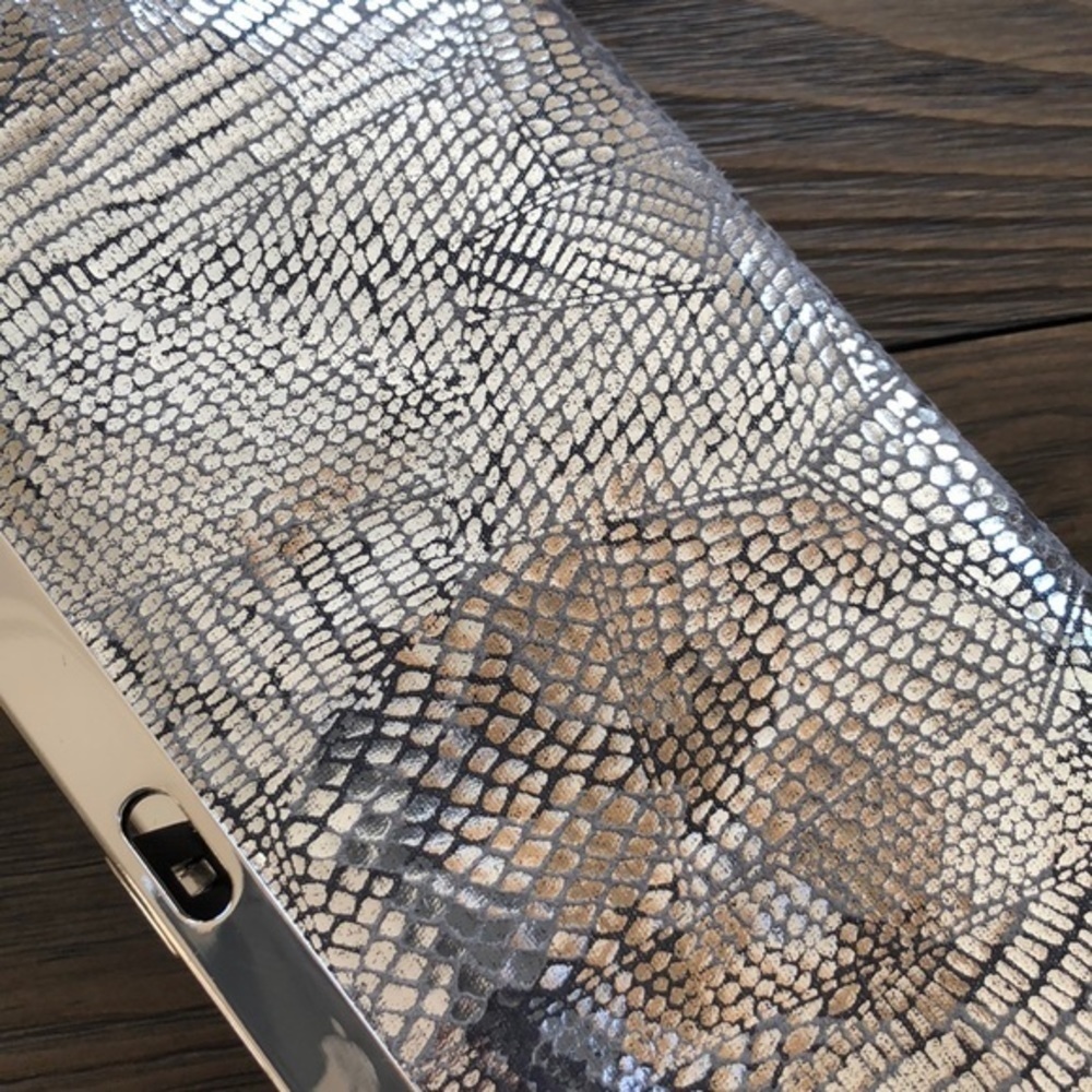 Lulu Shiny silver clutch wallet - Picture 5 of 7